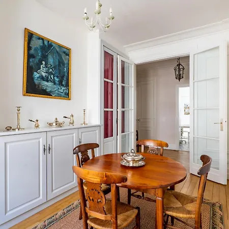 Veeve - Perignon's Palazzo Paris